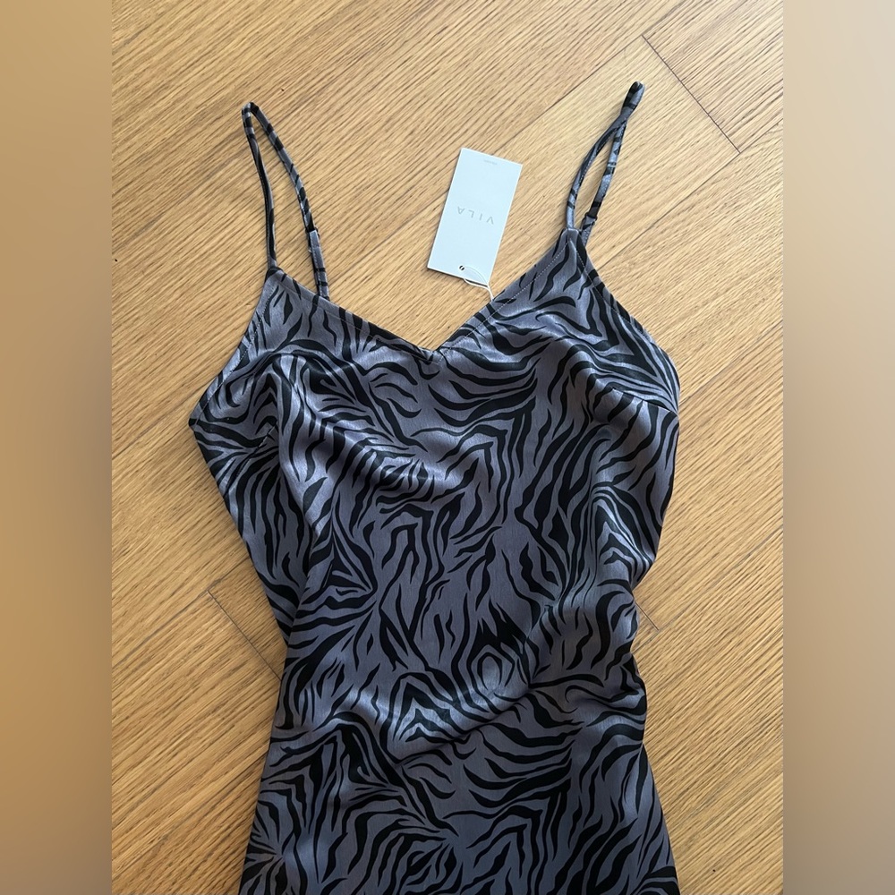 VILA Black and Gray Animal Print Satin Maxi Dress Size 36 (Small)